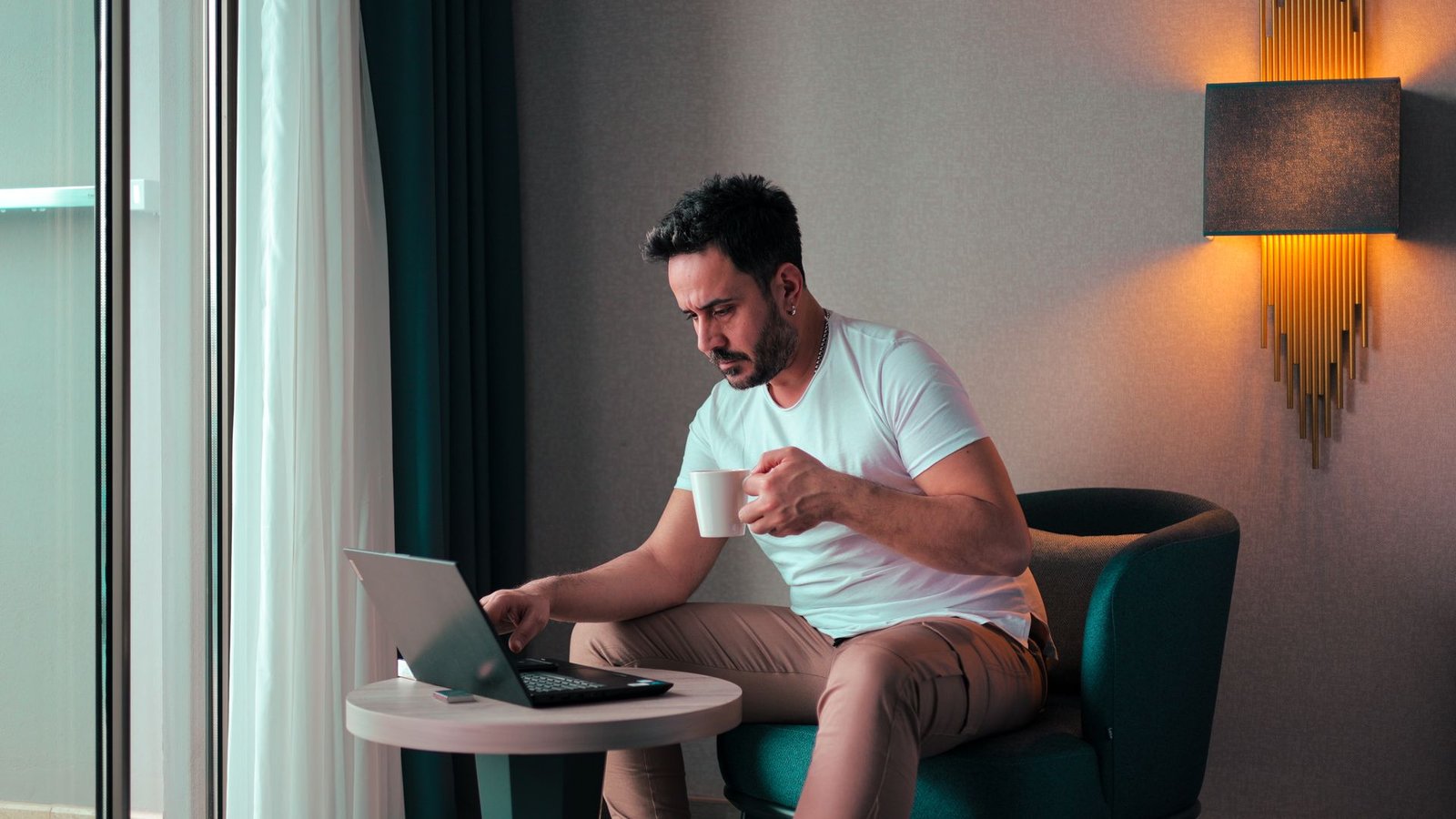 How to Stay Awake on Night Shift: Ultimate Guide how to stay awake on night shift